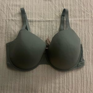 T-shirt Push Up Bra full coverage in a pastel green.